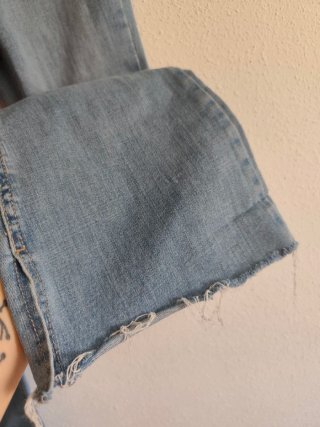 Pantalón de chica talla 32 de Stradivarius.