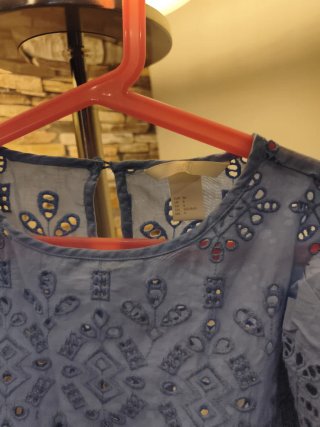 Blusa azul mujer bordada