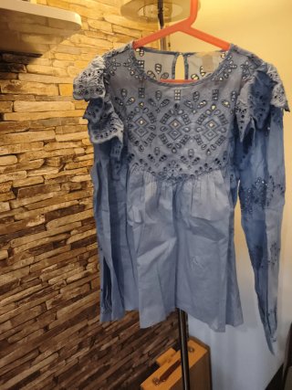 Blusa azul mujer bordada