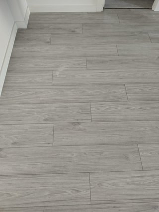 Tarima flotante madera gris