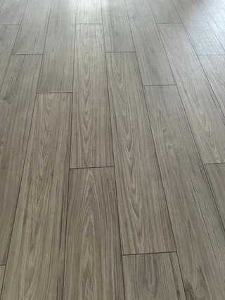 Tarima flotante madera gris