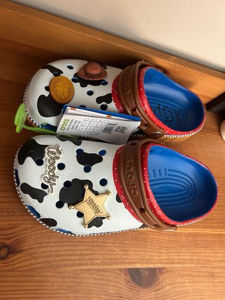 Crocs Toy Story Woody Talla 38-39