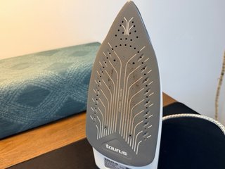Plancha Taurus Agatha 2800W -OJO SIN VAPOR