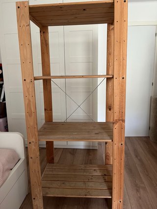 Estantería de madera