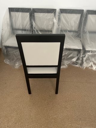 Sillas de comedor tapizadas nuevas (4 unidades)