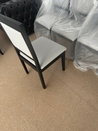 Sillas de comedor tapizadas nuevas (4 unidades)