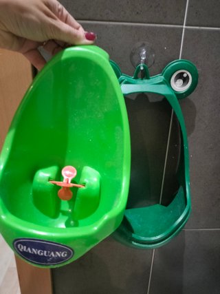Pieza de plástico roja para juego