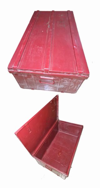 Caja metálica roja de almacenamiento