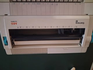 Máquina de escribir eléctrica AEG Olympia Carrera