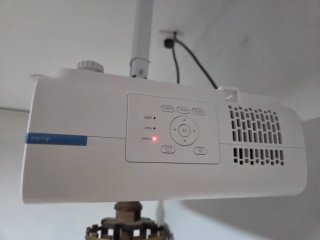 Proyector Benq Blanco + Pantalla+soporte pared