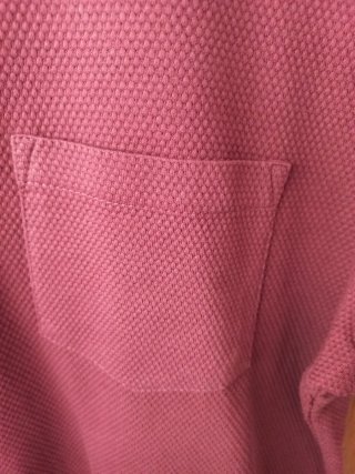 Camiseta hombre morada con bolsillo