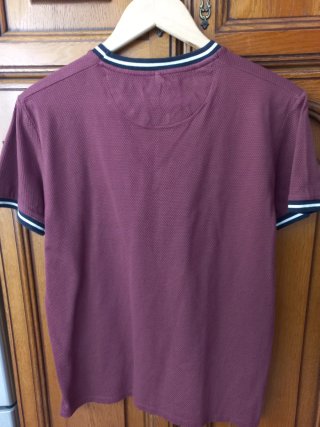 Camiseta hombre morada con bolsillo