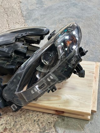 Faros Mazda 3