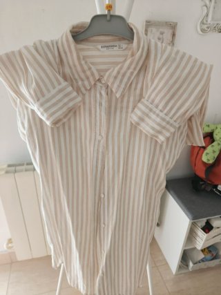 Camisa de rayas beige y blanca