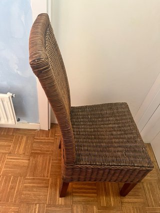 Silla de mimbre alta