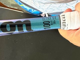 Raqueta Wilson Ultra v4 300gr 16x19 Grip3