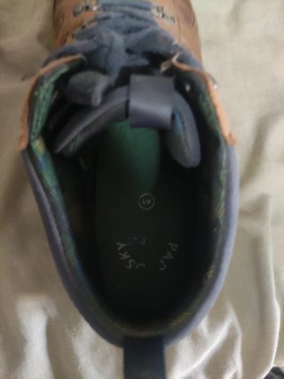 Zapatos casuales marrones y azules