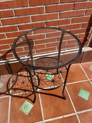 Mesa auxiliar IKEA KLINGSBO negra y cristal