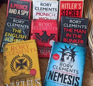 Lote 8 libros Rory Clements en inglés
