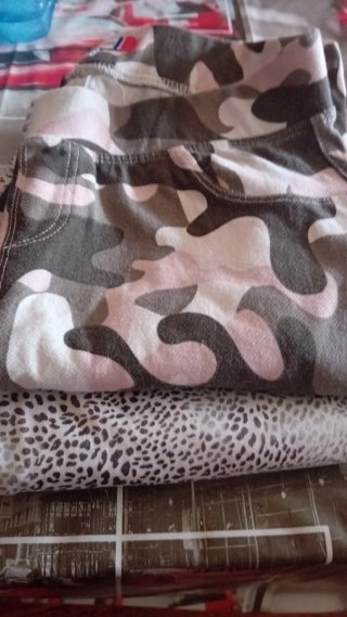 Lote 2 pantalones camuflaje y leopardo