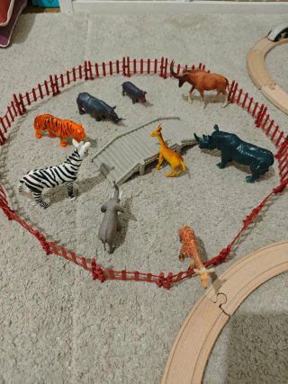 Circuito tren Ikea + animales granja