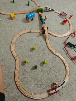 Circuito tren Ikea + animales granja