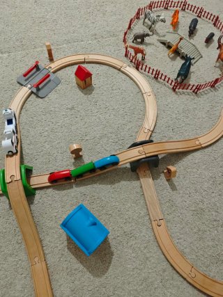 Circuito tren Ikea + animales granja