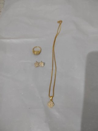 Conjunto de Joyas Doradas