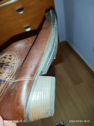 Botas de piel 100% con punta