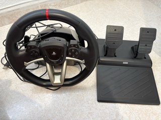 Volante Hori PS4/PS5-PC con Pedales
