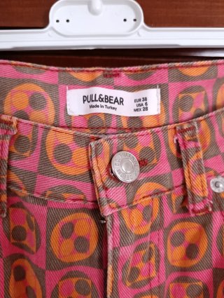 Pantalón Pull&Bear estampado retro