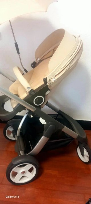 Carrito de bebé Stokke color beige