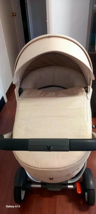 Carrito de bebé Stokke color beige
