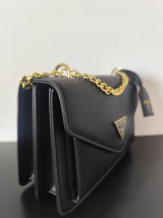 Bolso Negro con Cadena Dorada