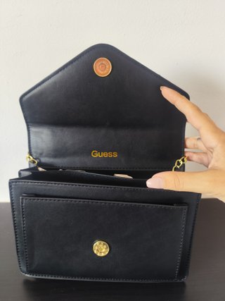 Bolso Negro con Cadena Dorada