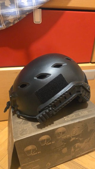 Casco Táctico Emerson + accesorios