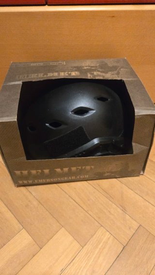 Casco Táctico Emerson + accesorios