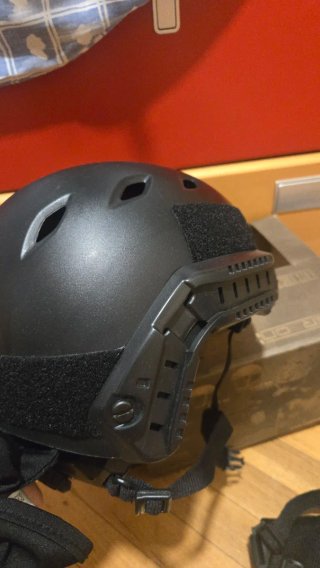Casco Táctico Emerson + accesorios