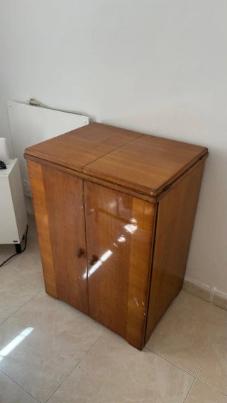 Máquina de coser Singer antigua.