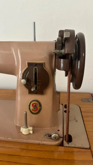 Máquina de coser Singer antigua.