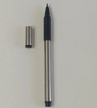 Bolígrafo punta fina recargable