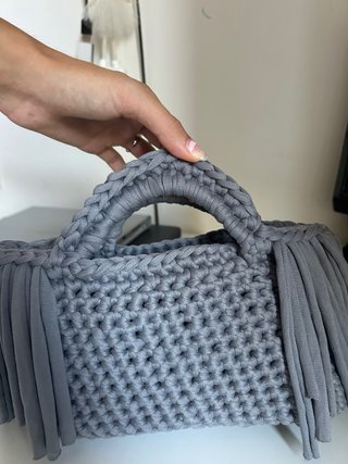 Borsa uncinetto grigia con frange