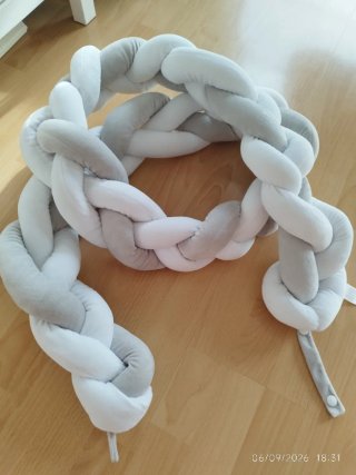 Chichonera Trenza Cuna Gris y Blanca