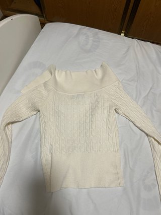 Jersey beige con cremallera y trenzas