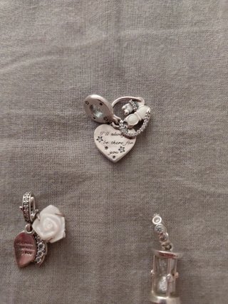 Pulsera Pandora + 4 charms