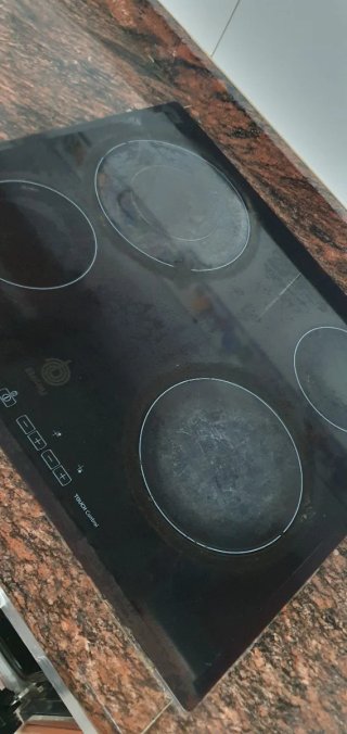 Cocina completa madera y azul. Granito marron