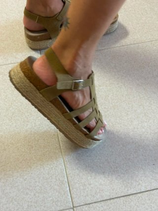 Sandalias con plataforma de tiras color beige