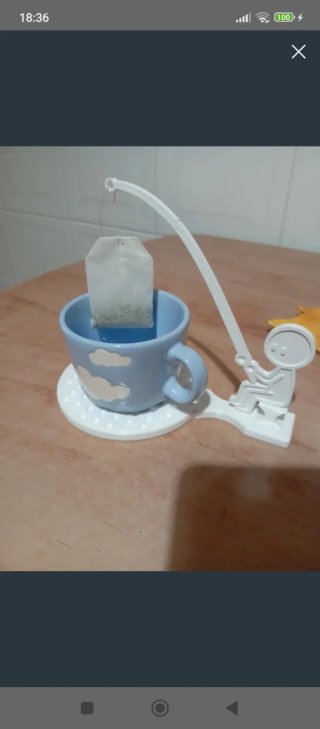 Taza y platito con figura pescador