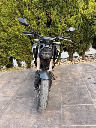 Honda 125 Naked Negra/Gris