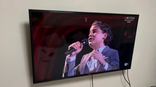 TV Samsung 40 Smart TV UltraHD 4K con brazo colgar